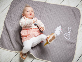 Embroidered baby blanket with organic cotton