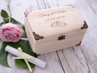 Engraved keepsake chest with many motifs