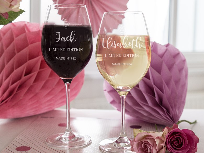 Engraved wine glasses - personalise wine glasses