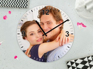 Photo clock with couple